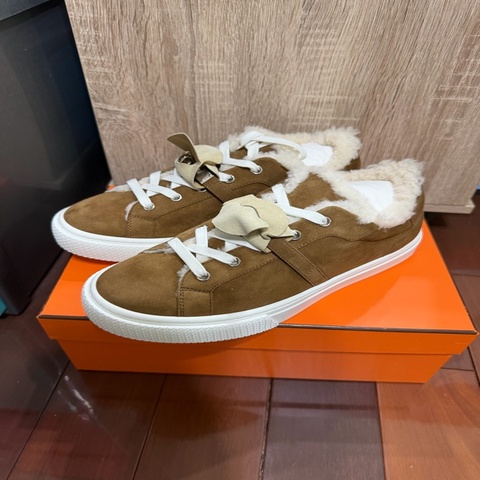 【全新未使用可議】Hermès Day Sneaker 經典凱莉轉扣 剪羊毛山羊麂皮運動鞋