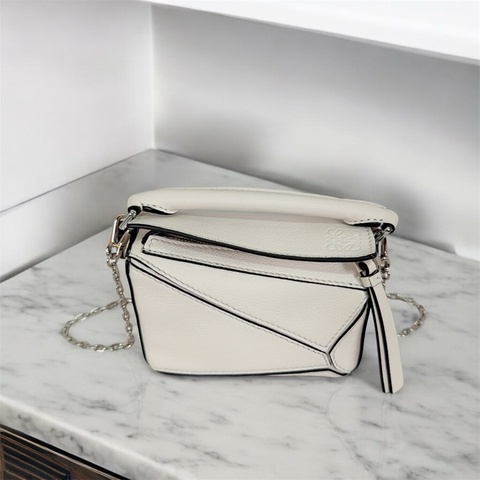 莉亞精品♡ Loewe Nano Puzzle 迷你奶白色斜背包 二手美包
