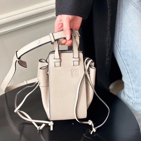 近新閒置🤍✨＃Loewe＃米灰色＃吊床包mini＃有塵袋購證