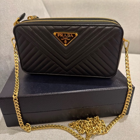 Prada 經典 Nappa羊皮 WOC 黑金稀有款