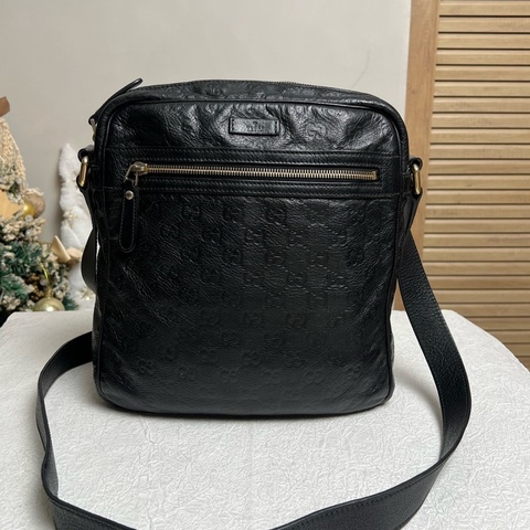 Gucci古馳 黑色全皮老花壓紋 單肩斜挎包郵差包