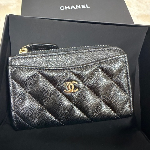 全新未使用/CHANEL 經典拉鍊卡片夾/黑色荔枝牛/淡金釦/