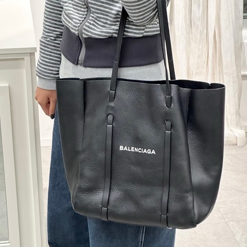 Balenciaga 巴黎世家經典黑色字母LOGO托特包🦹🏼‍♀️
