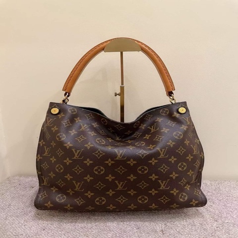LV 路易威登Gaia 老花拼黑色腋下包