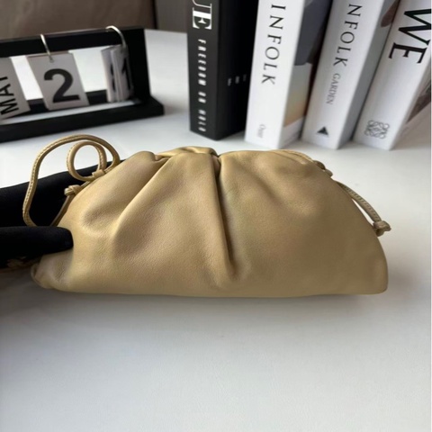 BV葆蝶家/Bottega Veneta 奶茶色雲朵包