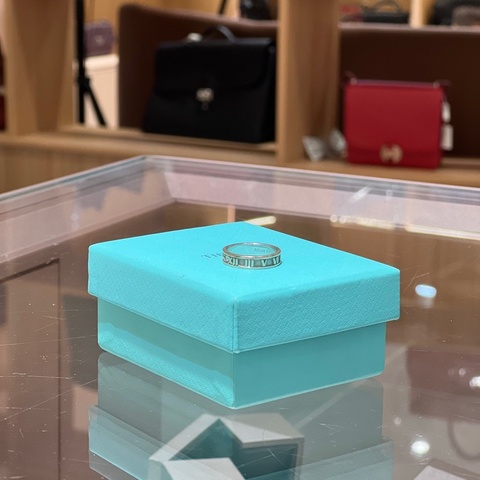 蒂芙尼tiffany 罗马数字18k白金3钻戒指