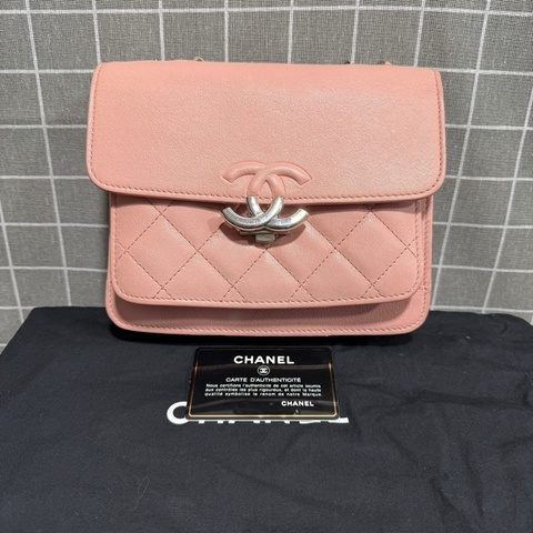 香奈兒 Chanel 古巴系列鴛鴦扣粉銀菱格 鐳射25開 整包完美護理 內里乾淨 成色漂亮