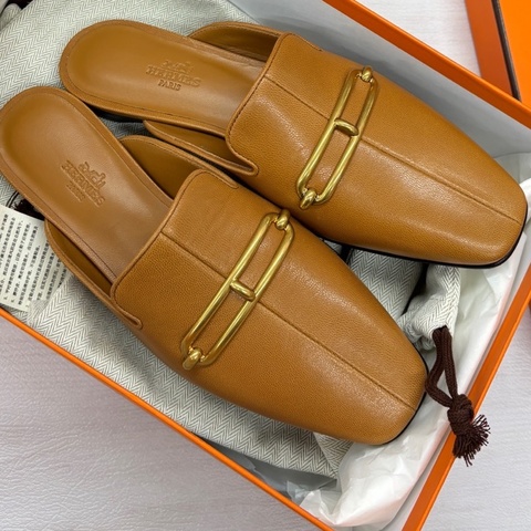 閒置末使用 Hermes 自然色Esmee豬鼻子穆勒半拖鞋，36.5碼