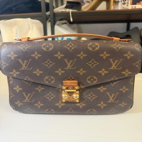 LV 經典郵差包