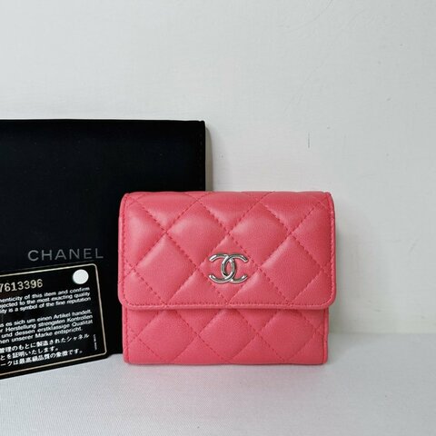 CHANEL 桃紅色羊皮三摺短夾