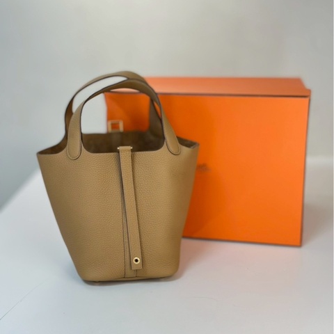 Hermes｜愛馬仕 P18 餅乾色