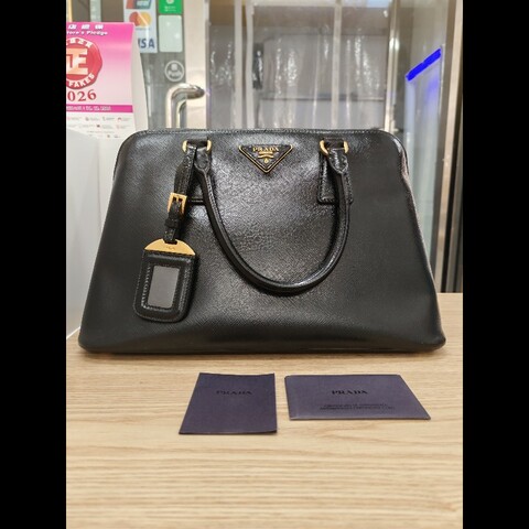 Prada 貝殼袋黑色