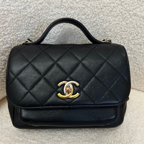 Chanel香奈兒 黑金荔枝紋牛皮affinity郵差包手提包單肩包斜挎包 小號 尺寸：19*7*14cm。