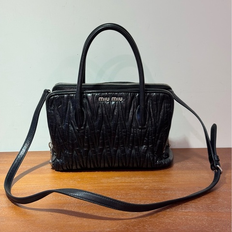 Miu Miu 黑色 牛皮 手袋