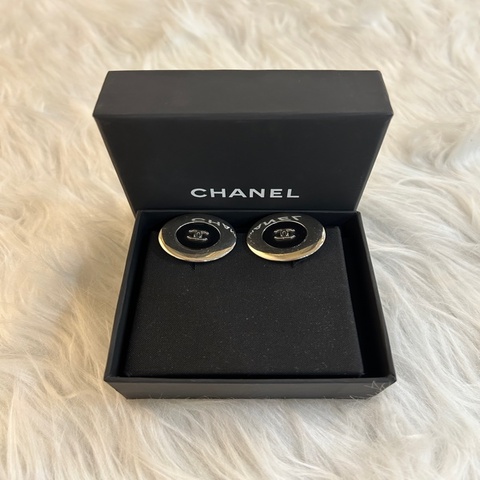 Chanel 黑銀配色 雙C圓形 夾式耳環