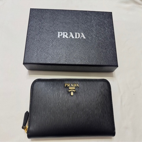 Prada 黑色長夾 Vitello Move 水波紋/微風紋牛皮拉鍊長夾