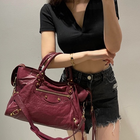 💖背上就挪不開眼的車厘子🍒BALENCIAGA 巴黎世家 機車包 Le City大號