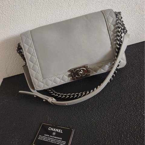 【超罕見款式🩶絕對不怕撞包🤭】Chanel香奈兒灰色軟皮Le Boy 28cm 單肩包|腋下包