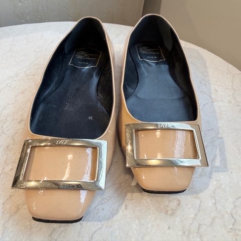 Roger vivier✨RV 膚色方釦平底鞋 #39