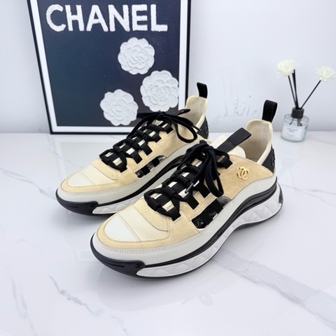 Chanel香奈兒 米白色側面鏤空運動鞋 39.5碼