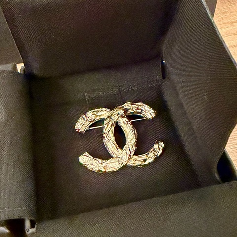 Chanel 胸針 雙C款香檳金 優雅大方 全新 3個月前購入