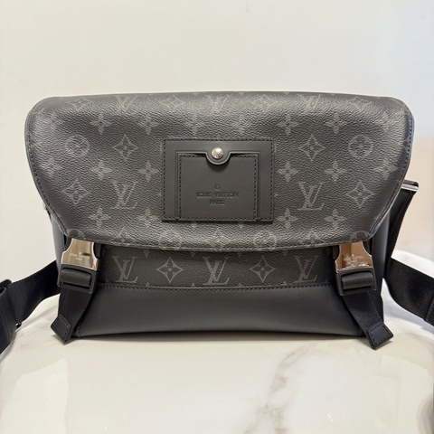 路易威登/Louis Vuitton Voyager 男黑武士郵差包