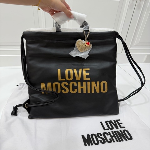 《仙闆名牌精品》MOSCHINO LOVE MOSCHINO 黑色 全牛皮 束口抽繩 後背包 手提包
