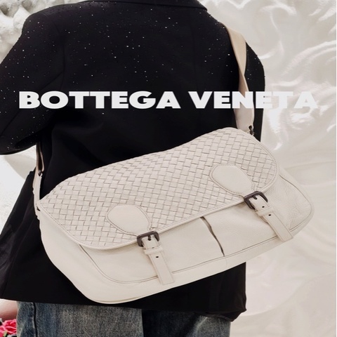 BV 葆蝶家白色純皮編織翻蓋郵差包