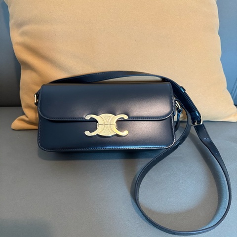 【專櫃正品】Celine Teen Triomphe 凱旋門肩背包 黑色 金扣 甚少使用 附盒裝