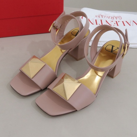 VALENTINO Qne Stud女士鉚釘鞋高跟鞋，35碼，跟高6cm配件盒子防塵袋。