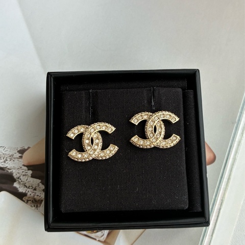 Chanel 雙C小鑽耳環 氣質高雅🎀