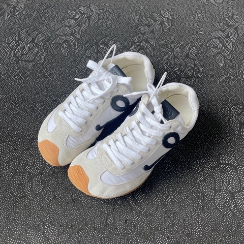 LOEWE 羅意威黑白運動鞋38碼