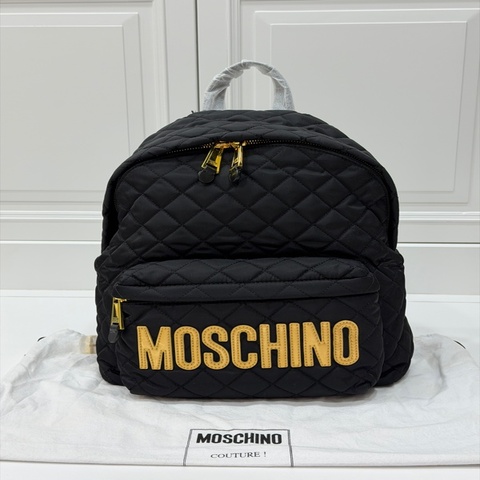《仙闆名牌精品》Moschino 金色字母 LOGO 圖騰 尼龍 菱格紋 肩背包 後背包 手提包