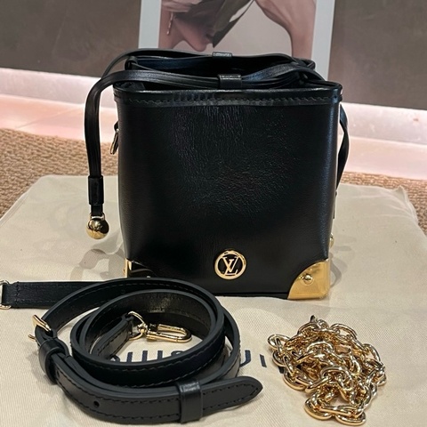 ❤️路易威登/Louis Vuitton Néo Purse Lv Charms黑色全皮燒賣包水桶包單肩包斜挎包 金扣 芯片款 附件：肩帶