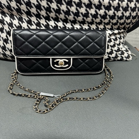 Chanel 香奈兒熊貓woc 。