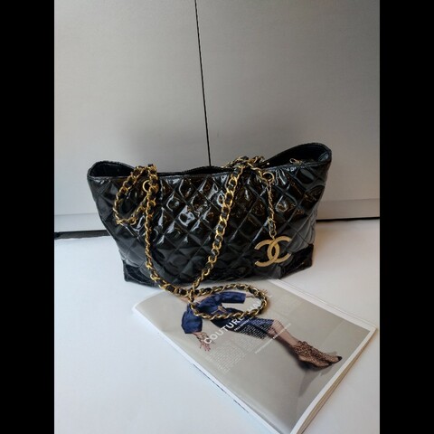 Chanel 金鍊黑色漆亮皮菱格托特包