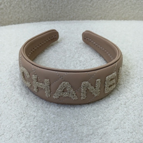 Chanel粉色全皮寬版毛絨logo髮箍