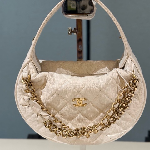 Chanel 香奈儿24S呼啦圈 白色 實物奶呼呼 鏈條超精緻 可甜可鹽 俏皮可愛 芯片 。