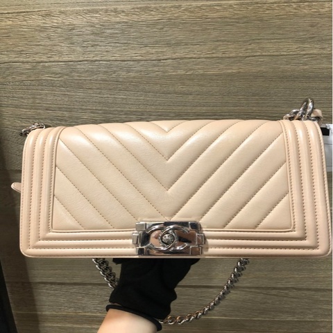 chanel boy25