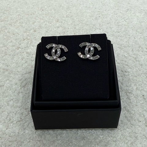 Chanel經典雙C貼鑽耳環