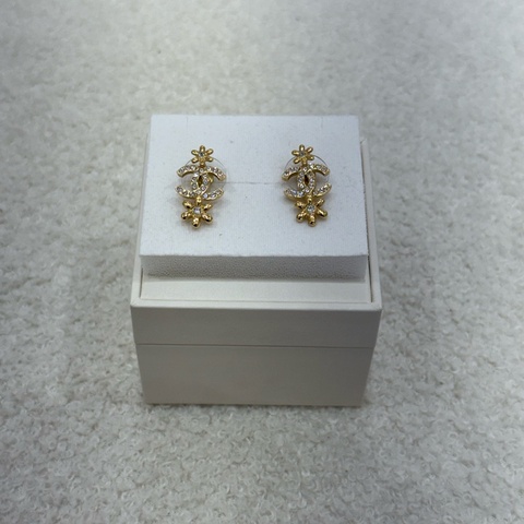 Chanel雙C帶鑽小花耳環