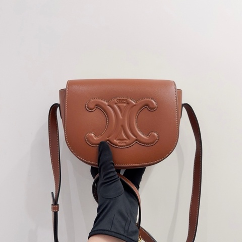 98新Celine賽琳 Folco Cuir Triomphe系列黃褐色/焦糖色牛皮浮雕凱旋門馬鞍包
