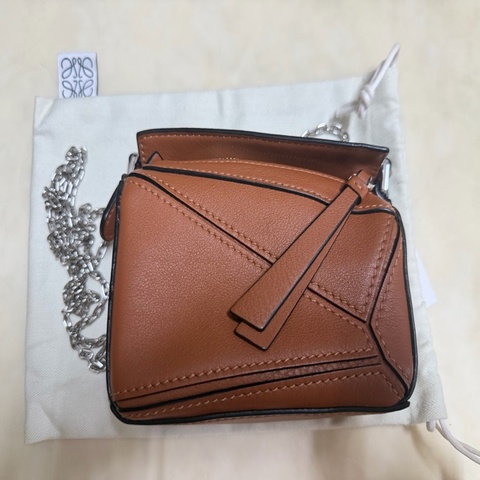 Loewe 超mini 斜背包