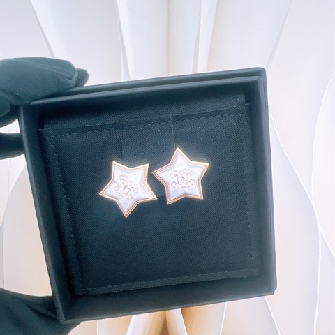 Chanel 24c 白色星星耳夾