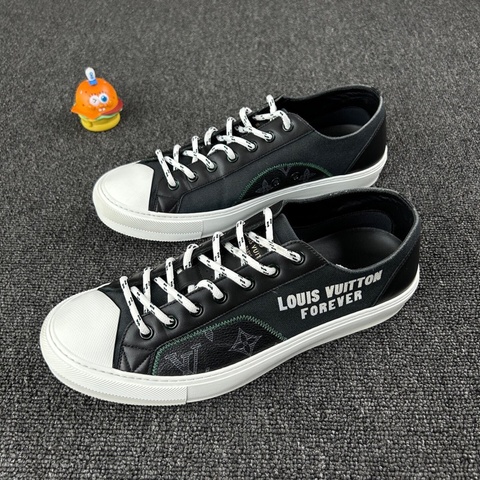 Louis Vuitton路易威登黑色低幫休閒 尺碼：41.5 碼