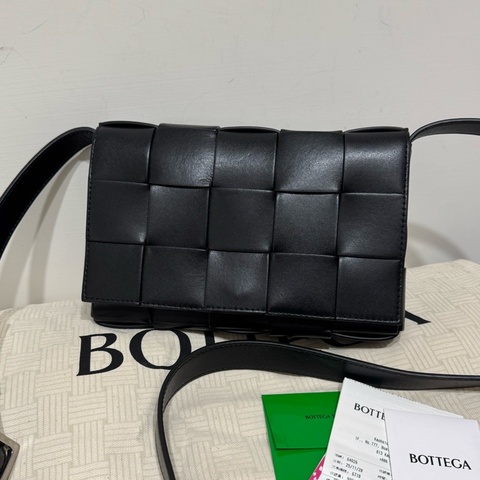 Bottega Veneta黑色斜背包3*5格