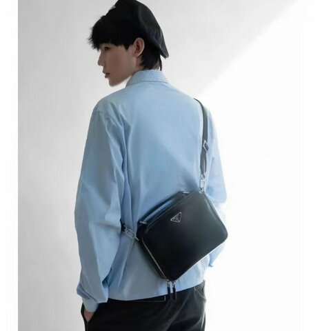 Prada Brique相機包 22*16*7 98新配件零錢包 肩帶 塵袋