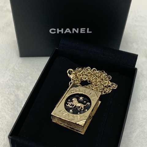 CHANEL 黑金色獅子書頸鏈