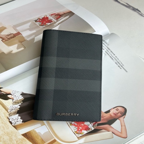 Burberry格紋對開長夾