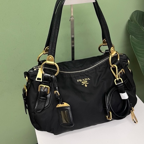 Prada  普拉達 降落傘布hobo枕頭包 尺寸35*20*17